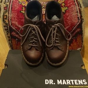 EUC Dr. Martens Grizzly Shoe in Bark